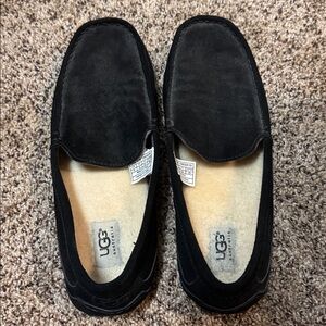 Gently used men’s UGG Alder slip-on. Size 10